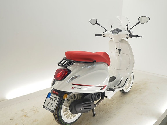 Vespa 50 White "Probike Edition" 2 of 3