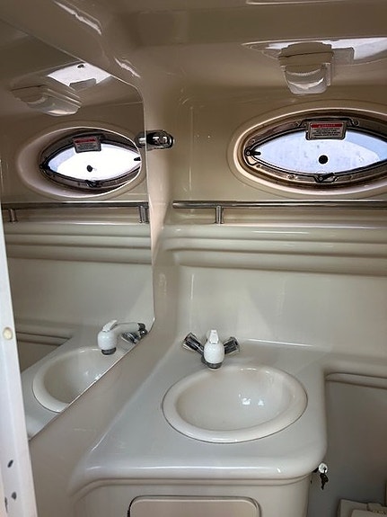Sea Ray 260/275 Sundancer 8 of 10