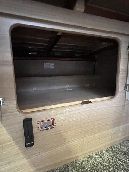 Adria Coral S 690SC 3500kg Queenbed Maxxfan Toppskick! 14 of 21