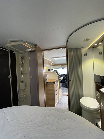 Adria Coral S 690SC 3500kg Queenbed Maxxfan Toppskick! 15 of 21