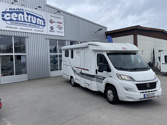 Adria Coral S 690SC 3500kg Queenbed Maxxfan Toppskick! 2 of 21