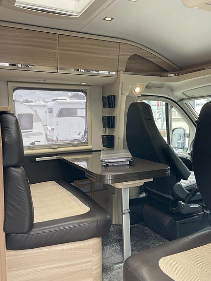 Adria Coral S 690SC 3500kg Queenbed Maxxfan Toppskick! 4 of 21