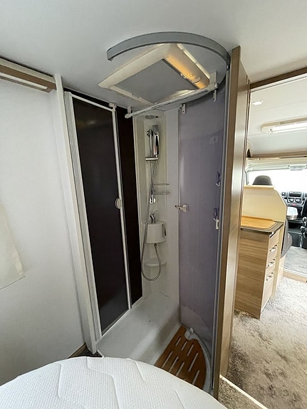 Adria Coral S 690SC 3500kg Queenbed Maxxfan Toppskick! 10 of 21