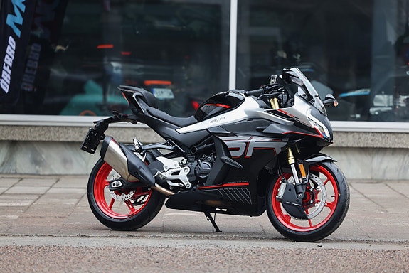 CFMOTO 450 SR | Zircon Black | SOMMARKAMPANJ 2 of 12