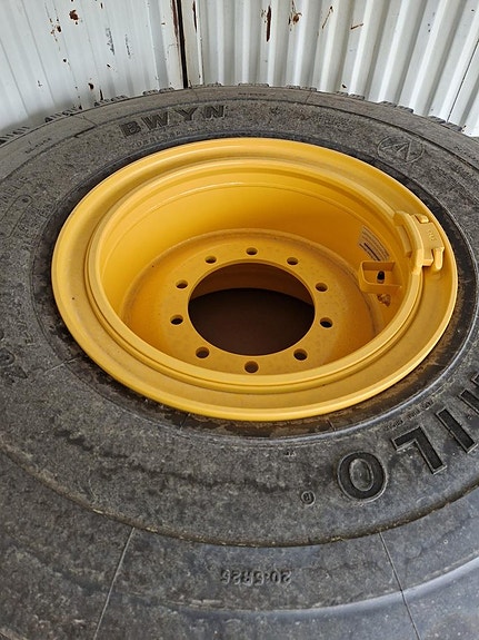 Vinterkampanj vinterdäck 20.5x25 med o utan fälgar 3 of 4