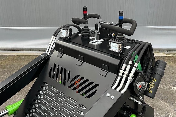 Skid Steer SK650W - Minilastare - Bensinmotor 9 of 18