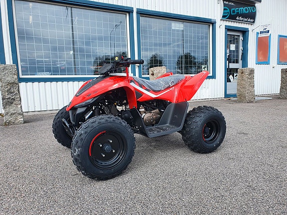 CFMOTO 110EFI. Hjälm och glasögon från CF ingår