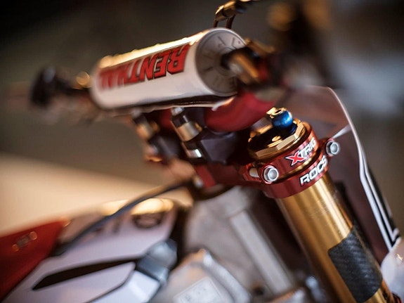Yamaha YZ250F GYT R Rödvit Edition 12 of 15
