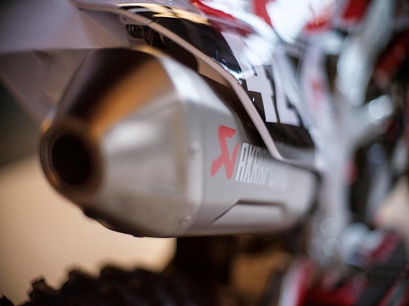 Yamaha YZ250F GYT R Rödvit Edition 7 of 15