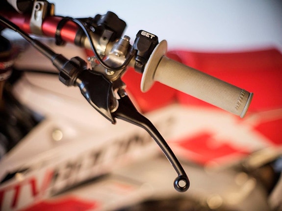 Yamaha YZ250F GYT R Rödvit Edition 11 of 15