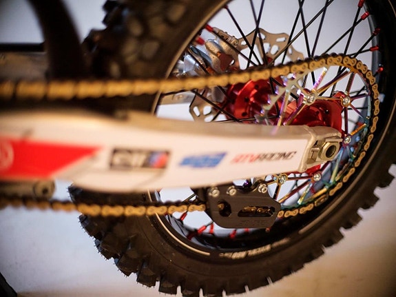 Yamaha YZ250F GYT R Rödvit Edition 9 of 15