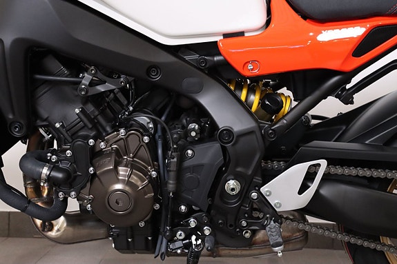 Yamaha XSR900 11 of 14
