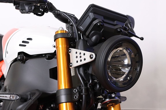 Yamaha XSR900 12 of 14