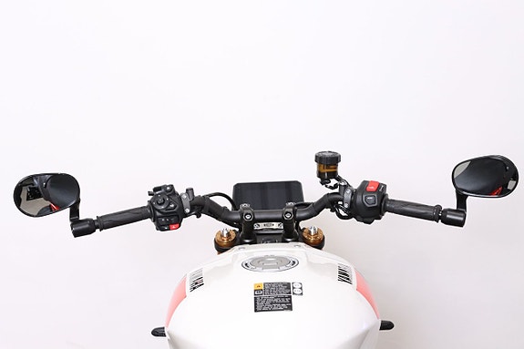 Yamaha XSR900 10 of 14