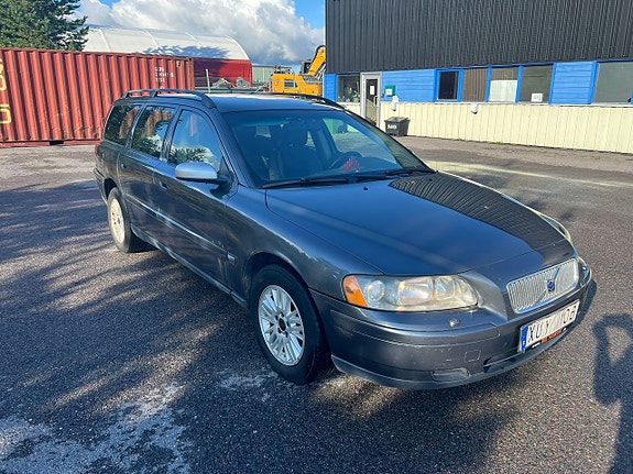 Volvo V70 3 of 7