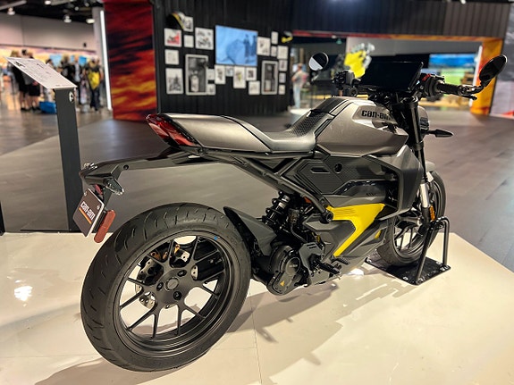 Can-Am Pulse 2 of 3