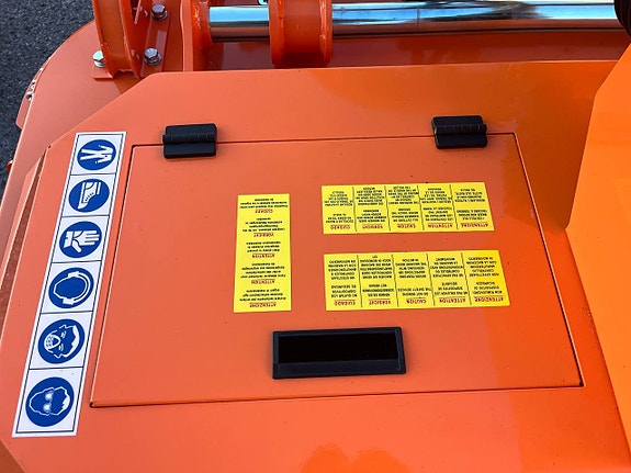 Gräsklippare traktor 1,8m , m/hydr. sidoförsjutning och disk 11 of 12