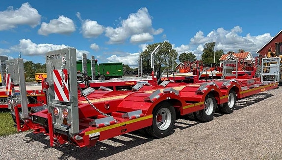 Chieftain 3-axl Skogsmaskintrailer 60 km 30 ton Styrbar