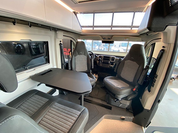 Adria Twin Supreme 640 SGX / Höj & Sänkbar säng / B-körkort / Plåtis / 5695kr/mån 4 of 11