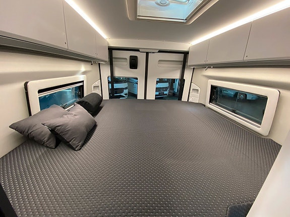 Adria Twin Supreme 640 SGX / Höj & Sänkbar säng / B-körkort / Plåtis / 5695kr/mån 3 of 11