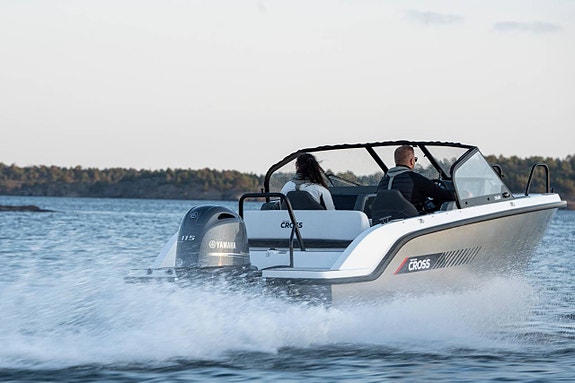 (NY) Yamarin Cross 55 BR Yamaha F115 -25 7 of 12