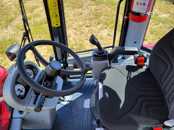 Yanmar V100-5 / 6tons lastmaskin / 36km / Lastdämpare / A/C 9 of 11