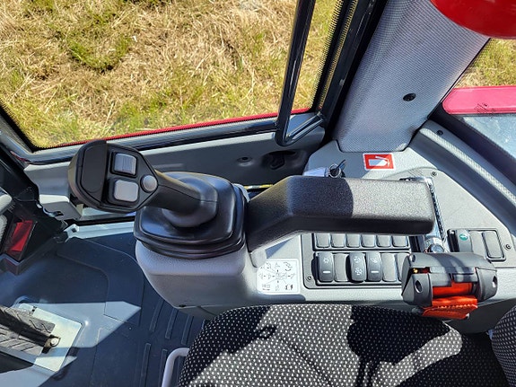 Yanmar V100-5 / 6tons lastmaskin / 36km / Lastdämpare / A/C 11 of 11
