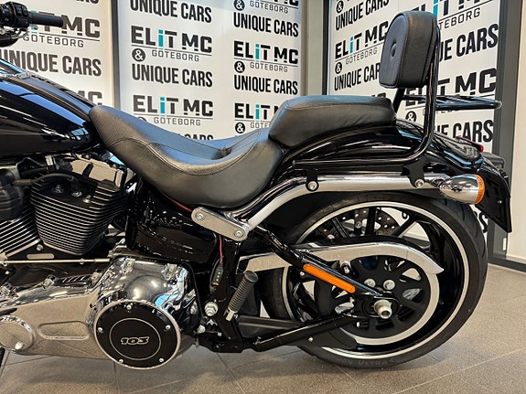 Harley-Davidson Breakout Vance & Hines 11 of 16