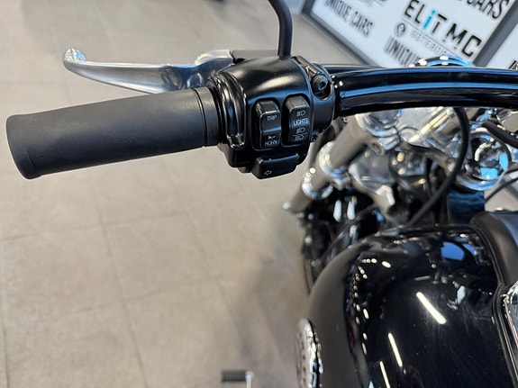 Harley-Davidson Breakout Vance & Hines 13 of 16