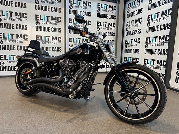 Harley-Davidson Breakout Vance & Hines