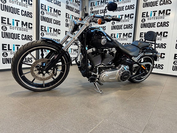 Harley-Davidson Breakout Vance & Hines 8 of 16