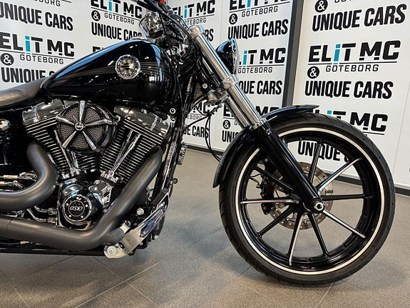 Harley-Davidson Breakout Vance & Hines 3 of 5