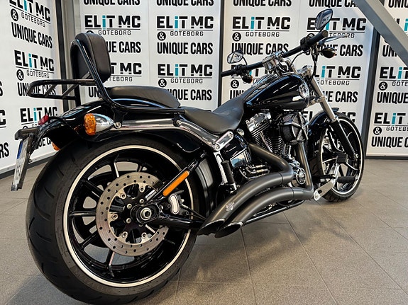 Harley-Davidson Breakout Vance & Hines 5 of 5