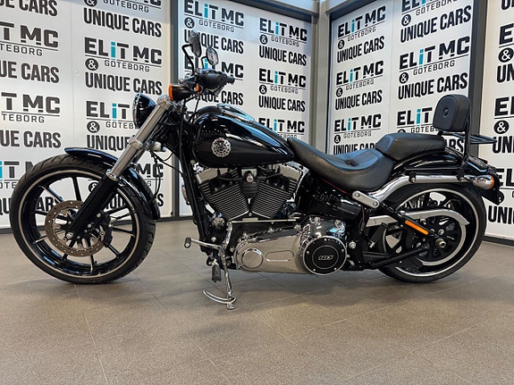 Harley-Davidson Breakout Vance & Hines 9 of 16