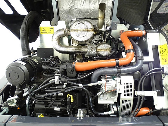 Yanmar V120-5 6 of 6