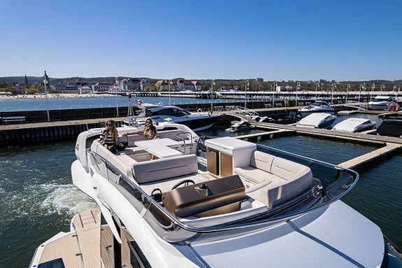 NY Galeon 440 Flybridge/ Galeon 450 HTC 7 of 12