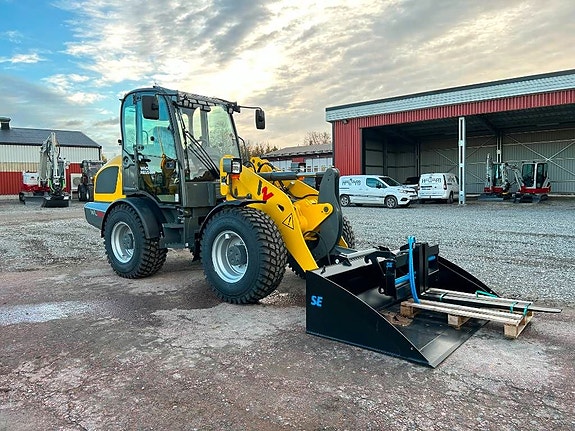 Wacker Neuson WL52 3 of 5
