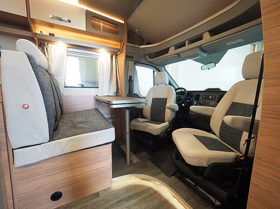 Weinsberg CaraLoft 550 MF UTFÖRSÄLJNING I 6m I AUT I 155hk I 3500kg 4 of 5