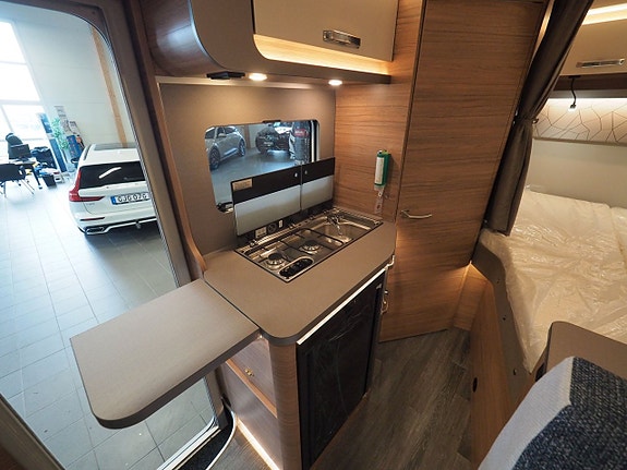 Weinsberg CaraLoft 550 MF Mässerbjudande I 6m I AUT I 155hk I 3500kg 7 of 12