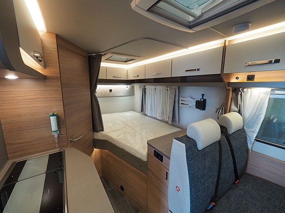 Weinsberg CaraLoft 550 MF Mässerbjudande I 6m I AUT I 155hk I 3500kg 6 of 12