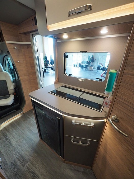 Weinsberg CaraLoft 550 MF Mässerbjudande I 6m I AUT I 155hk I 3500kg 10 of 12