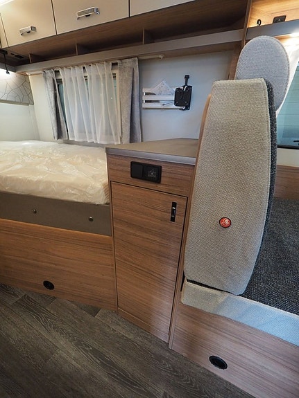 Weinsberg CaraLoft 550 MF Mässerbjudande I 6m I AUT I 155hk I 3500kg 9 of 12