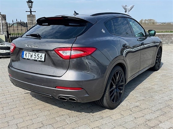 Maserati Levante 3 of 5