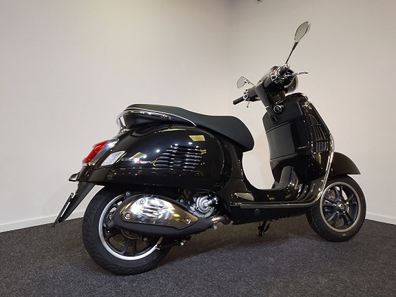 Piaggio Vespa GTS 300 HPE Super /OUTLET! 2 of 5