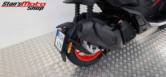 Aprilia SR GT 200 ABS  Låga mil 12 of 17