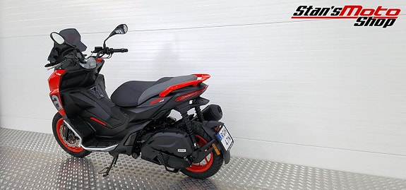 Aprilia SR GT 200 ABS  Låga mil 6 of 17