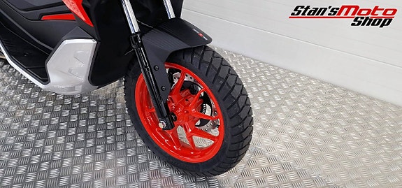 Aprilia SR GT 200 ABS  Låga mil 14 of 17