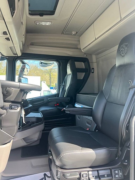 Scania R500 8x4*4 Tridem 26 T Hiab Lastväxlare Fullutrustad 11 of 12