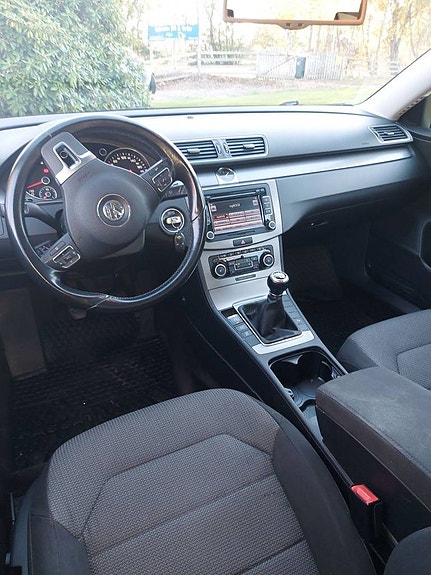 Volkswagen Passat 7 of 10
