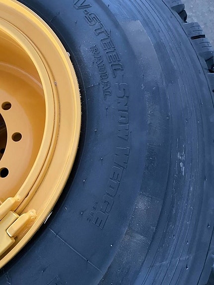 Bridgestone nya Bridgestone VSW på nya fälgar Volvo L70H L90 3 of 5